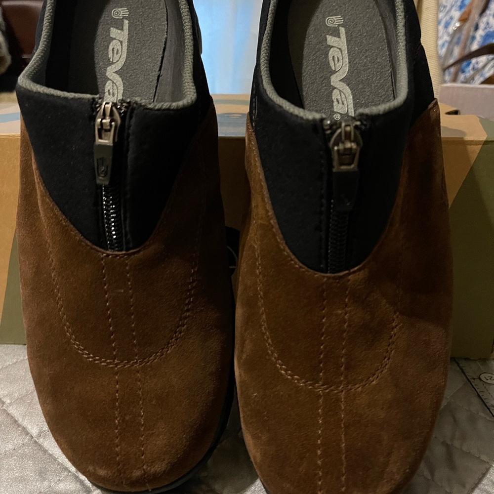 Teva brown suede new in box 8.5w